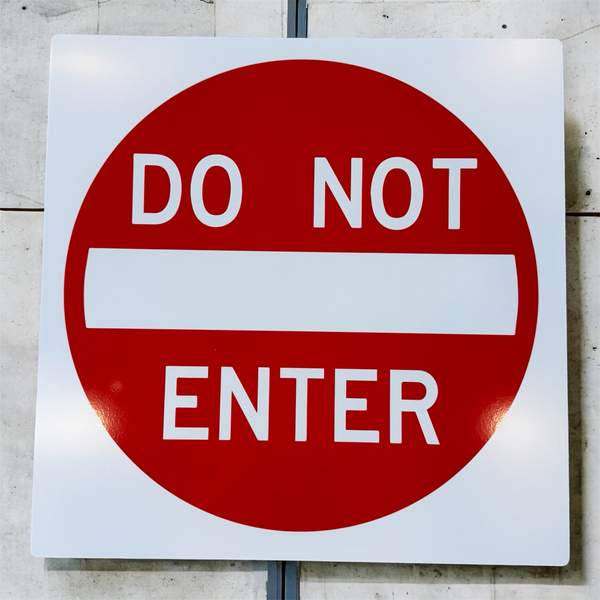 Do Not Enter Sign – Rust-Free Aluminum – Arrow Print Canada