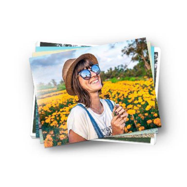 High-quality photo prints from Arrow Print, featuring a variety of sizes from 4x6 inches to 30x40 inches. The image showcases vibrant, glossy and matte photo prints, highlighting the exceptional quality and detail. Arrow Print uses state-of-the-art machines to ensure every photo is perfect, making it easy to preserve your cherished memories.